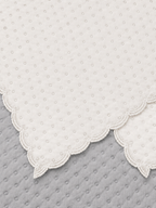 Textura do ponto matelassê ultrassônico cinza com verso branco