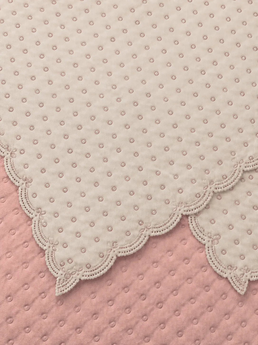 Textura do ponto matelassê ultrassônico rosa com verso bege