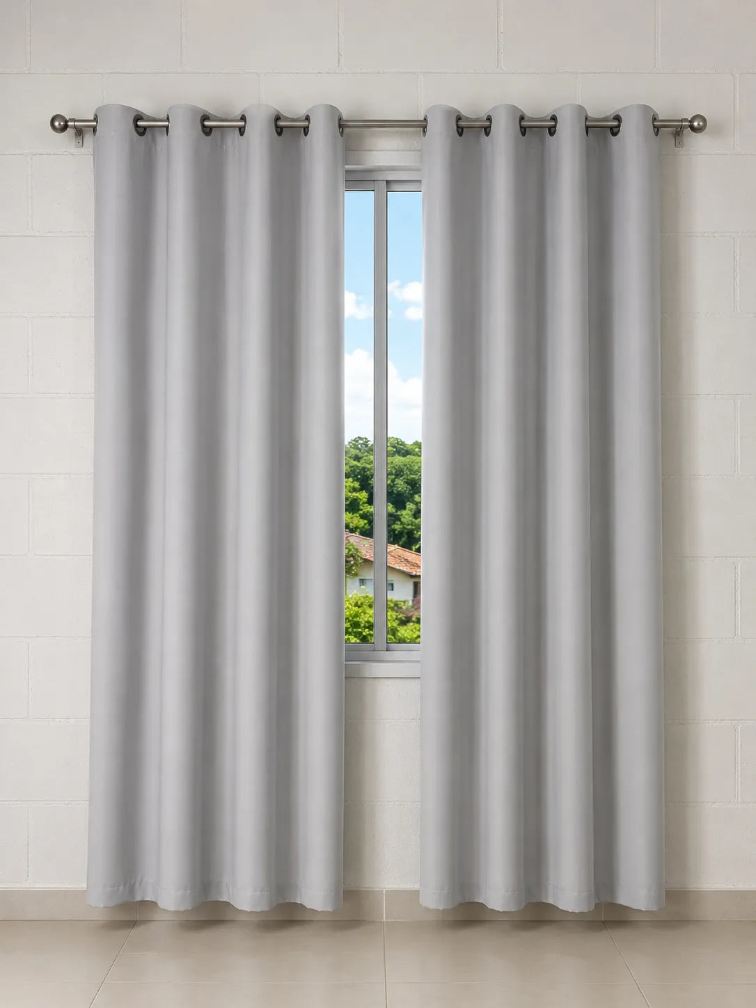 Cortina Blackout Eclipse Simple branco em ambiente com luz natural