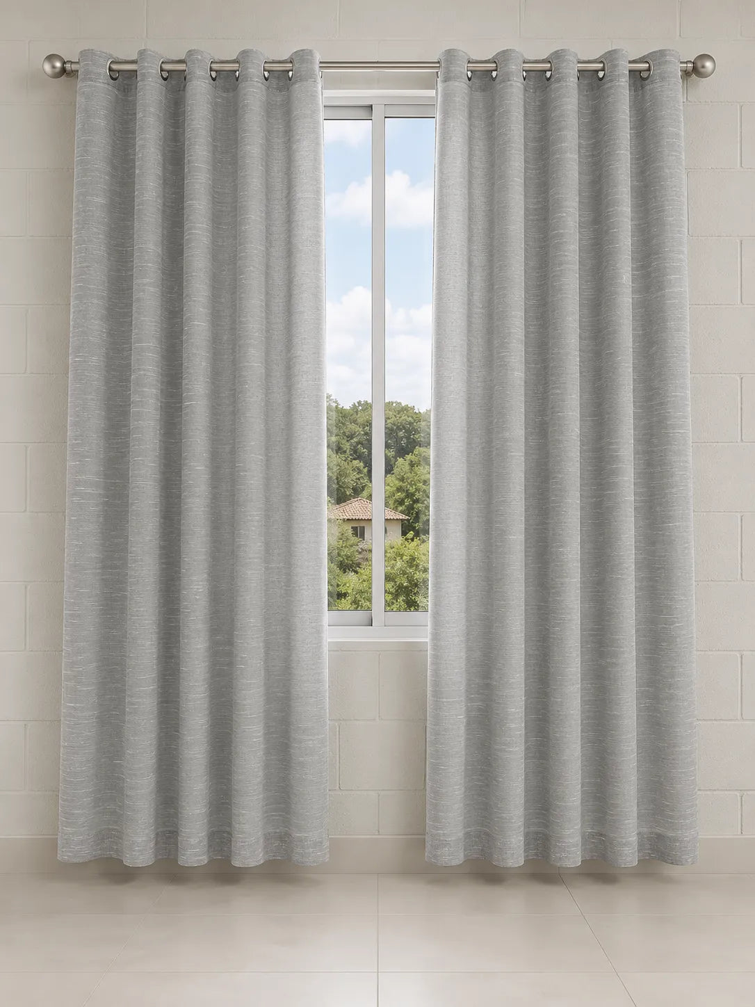 Cinza | Cortina Sutille Trend cinza em ambiente com luz natural